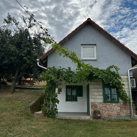 Haus - Kisház A Völgyben *